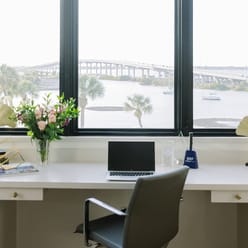 SHRMN computerdesk hero
